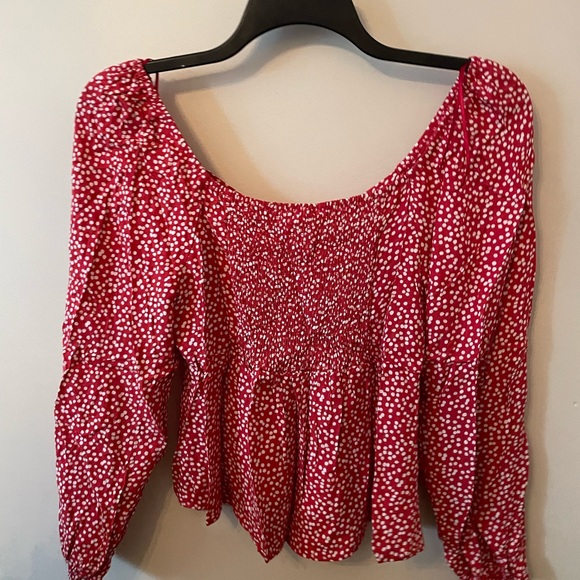 Medium Red Top - Picture 4 of 4